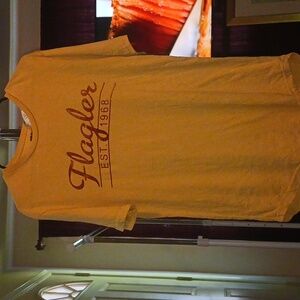 FLAGER COLLEGE VINTAGE SCOOP BOTTOM TEE